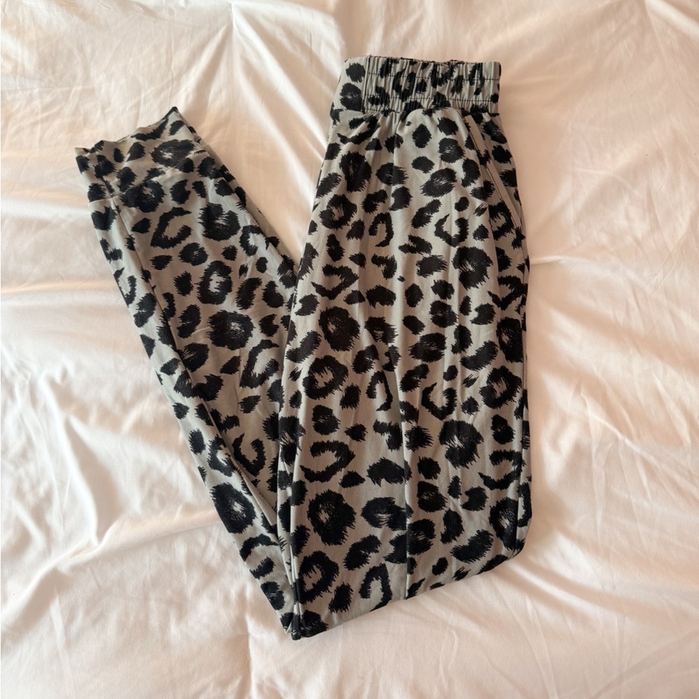Active USA Grey Animal Print Lounge Joggers Size Small